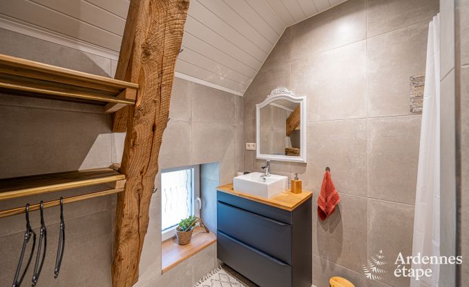 Gezellige vakantiewoning in Paliseul met hottub, geschikt voor groepen en gezinnen, omgeven door natuur