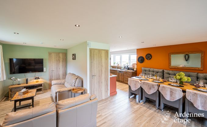 Gezellige vakantiewoning in Paliseul met hottub, geschikt voor groepen en gezinnen, omgeven door natuur