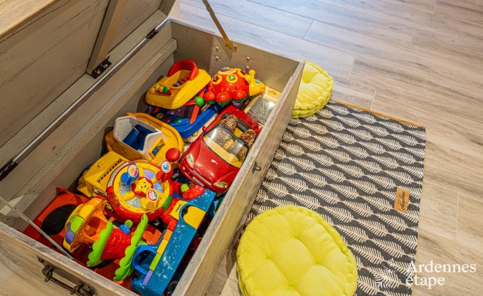 Gezellige vakantiewoning in Paliseul met hottub, geschikt voor groepen en gezinnen, omgeven door natuur