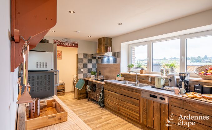 Gezellige vakantiewoning in Paliseul met hottub, geschikt voor groepen en gezinnen, omgeven door natuur