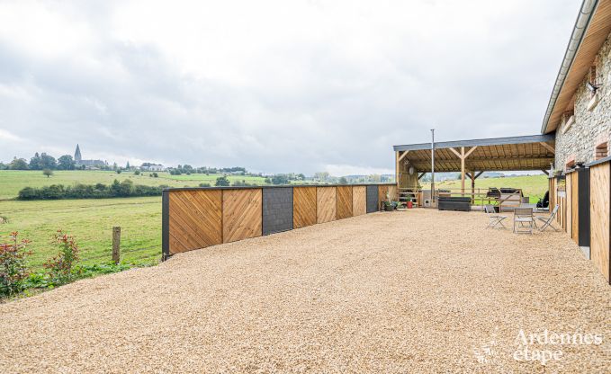 Gezellige vakantiewoning in Paliseul met hottub, geschikt voor groepen en gezinnen, omgeven door natuur