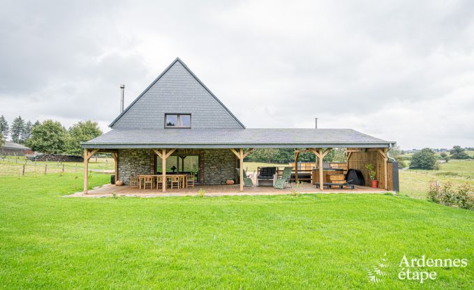 Gezellige vakantiewoning in Paliseul met hottub, geschikt voor groepen en gezinnen, omgeven door natuur