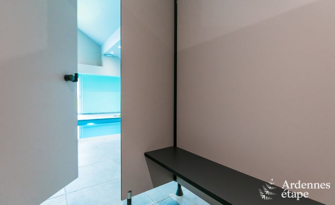 Modern huis met binnenzwembad voor 14 personen in Paliseul