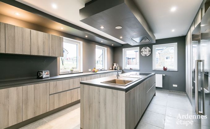 Luxe vakantiehuis in Paliseul met zwembad, wellness en spellen,  voor 28 personen in de Ardennen