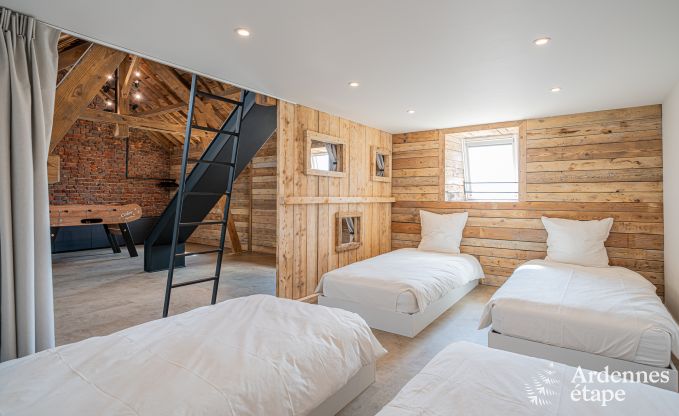 Moderne vakantiewoning in Paliseul voor 14 personen met zwembad, speelkamer en nabijheid van Boekendorp Redu in de Ardennen