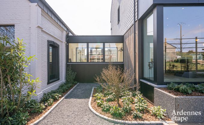 Moderne vakantiewoning in Paliseul voor 14 personen met zwembad, speelkamer en nabijheid van Boekendorp Redu in de Ardennen