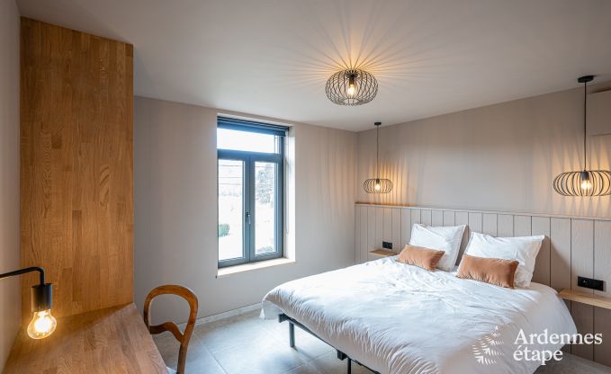 Moderne vakantiewoning in Paliseul voor 14 personen met zwembad, speelkamer en nabijheid van Boekendorp Redu in de Ardennen