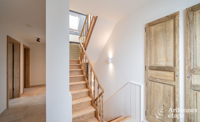 Moderne vakantiewoning in Paliseul voor 14 personen met zwembad, speelkamer en nabijheid van Boekendorp Redu in de Ardennen