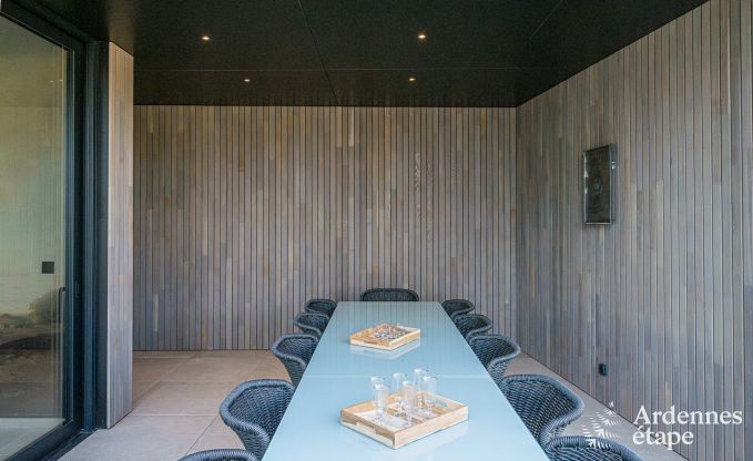 Moderne vakantiewoning in Paliseul voor 14 personen met zwembad, speelkamer en nabijheid van Boekendorp Redu in de Ardennen