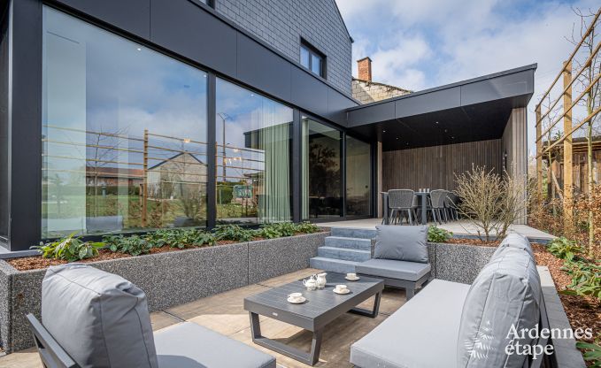 Moderne vakantiewoning in Paliseul voor 14 personen met zwembad, speelkamer en nabijheid van Boekendorp Redu in de Ardennen