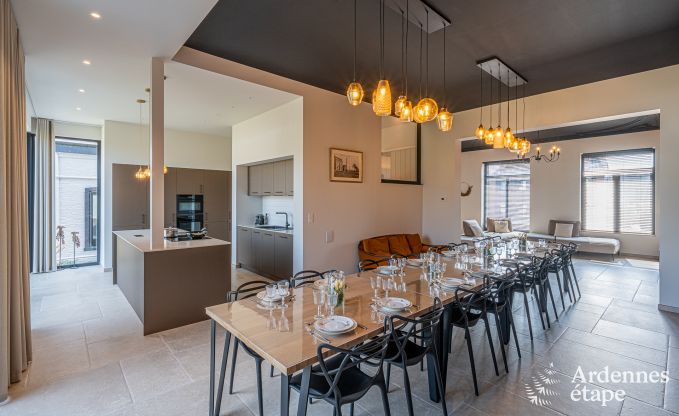 Moderne vakantiewoning in Paliseul voor 14 personen met zwembad, speelkamer en nabijheid van Boekendorp Redu in de Ardennen