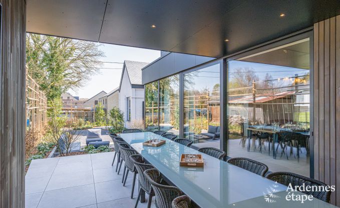 Moderne vakantiewoning in Paliseul voor 14 personen met zwembad, speelkamer en nabijheid van Boekendorp Redu in de Ardennen