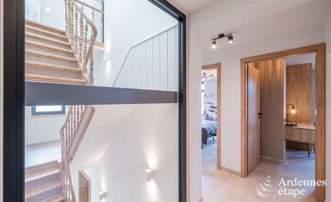 Moderne vakantiewoning in Paliseul voor 14 personen met zwembad, speelkamer en nabijheid van Boekendorp Redu in de Ardennen