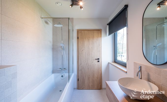 Moderne vakantiewoning in Paliseul voor 14 personen met zwembad, speelkamer en nabijheid van Boekendorp Redu in de Ardennen