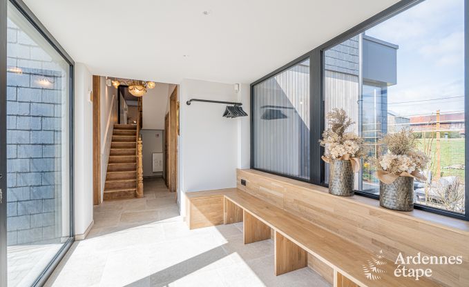 Moderne vakantiewoning in Paliseul voor 14 personen met zwembad, speelkamer en nabijheid van Boekendorp Redu in de Ardennen