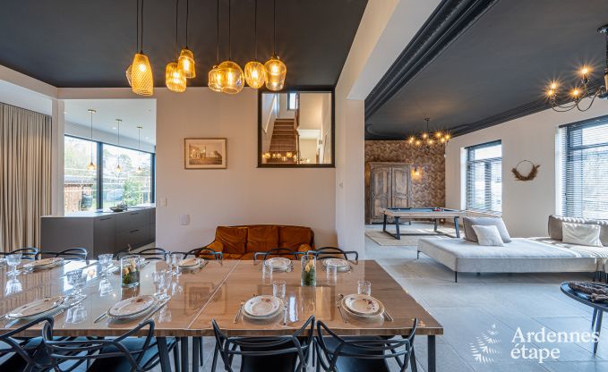 Moderne vakantiewoning in Paliseul voor 14 personen met zwembad, speelkamer en nabijheid van Boekendorp Redu in de Ardennen