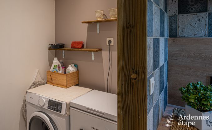 Gezellige vakantiewoning in Paliseul met hottub, geschikt voor groepen en gezinnen, omgeven door natuur