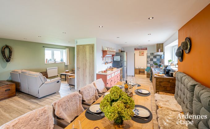 Gezellige vakantiewoning in Paliseul met hottub, geschikt voor groepen en gezinnen, omgeven door natuur