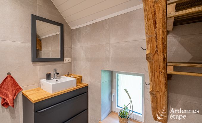 Gezellige vakantiewoning in Paliseul met hottub, geschikt voor groepen en gezinnen, omgeven door natuur