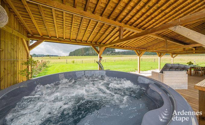 Gezellige vakantiewoning in Paliseul met hottub, geschikt voor groepen en gezinnen, omgeven door natuur