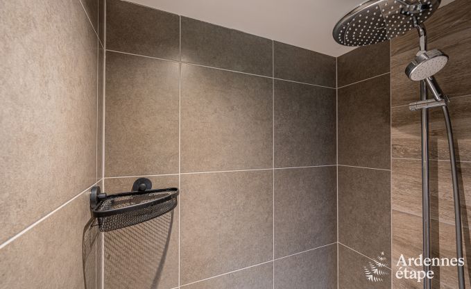 Gezellige vakantiewoning in Paliseul met hottub, geschikt voor groepen en gezinnen, omgeven door natuur