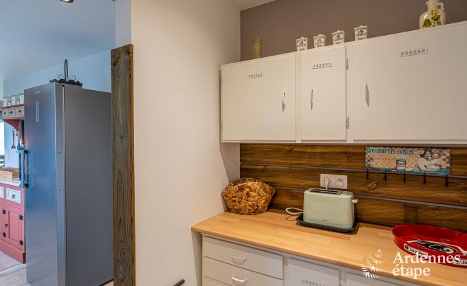 Gezellige vakantiewoning in Paliseul met hottub, geschikt voor groepen en gezinnen, omgeven door natuur