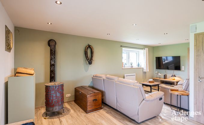 Gezellige vakantiewoning in Paliseul met hottub, geschikt voor groepen en gezinnen, omgeven door natuur