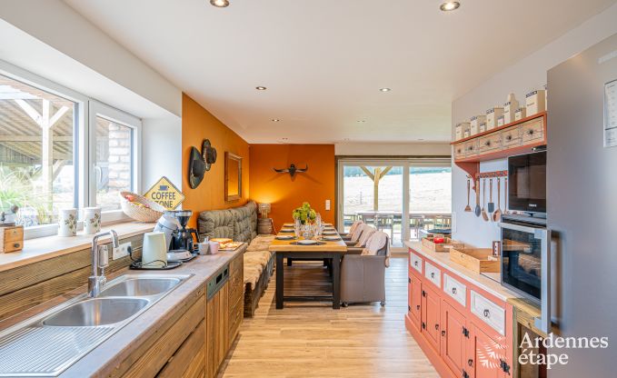 Gezellige vakantiewoning in Paliseul met hottub, geschikt voor groepen en gezinnen, omgeven door natuur