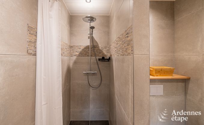 Gezellige vakantiewoning in Paliseul met hottub, geschikt voor groepen en gezinnen, omgeven door natuur