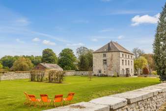 Karaktervol vakantiehuis voor 12/14 pers in klooster in Philippeville