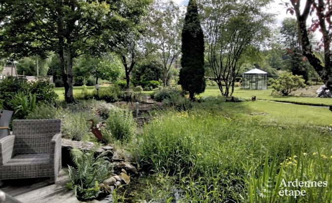 Gezellige chalet in Porcheresse met verwarmd zwembad en ruimte voor 4 personen in de Ardennen