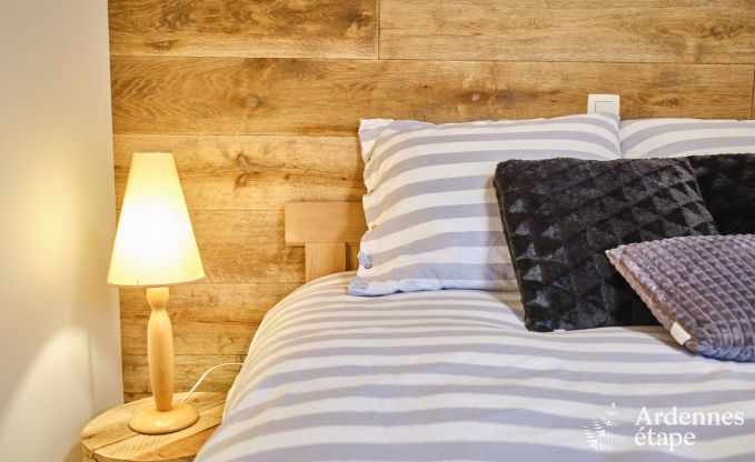 Gezellige chalet in Porcheresse met verwarmd zwembad en ruimte voor 4 personen in de Ardennen