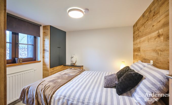 Gezellige chalet in Porcheresse met verwarmd zwembad en ruimte voor 4 personen in de Ardennen