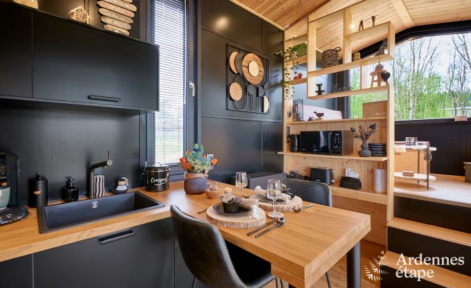 Romantisch tiny house in Redu: verblijf voor 2 in de Ardennen met priv�terras en panoramisch uitzicht
