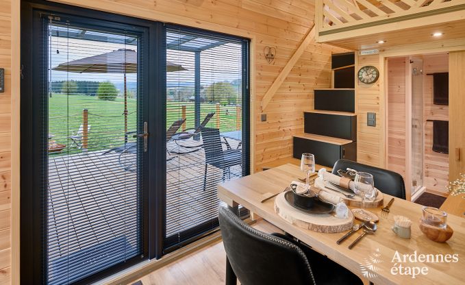 Romantisch tiny house in Redu: verblijf voor 2 in de Ardennen met priv�terras en panoramisch uitzicht