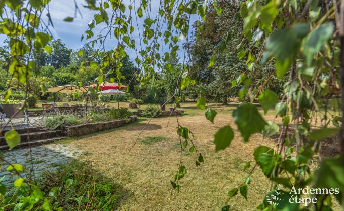 Cottage in Redu, Ardennen, 7 slaapkamers, 6 badkamers, 15 personen, noords bad, biljart, privé tuin, terras, oplaadpunt voor elektrische auto's