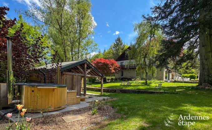 Cottage in Redu, Ardennen, 7 slaapkamers, 6 badkamers, 15 personen, noords bad, biljart, privé tuin, terras, oplaadpunt voor elektrische auto's
