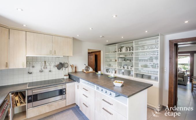 Charmante, ruime en hondvriendelijke cottage in Redu voor 17 personen