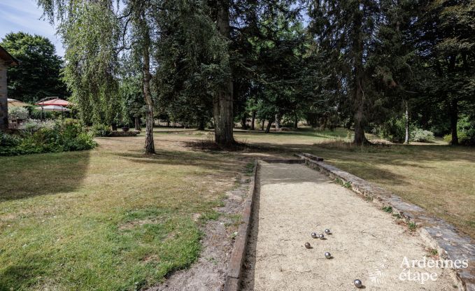 Charmante, ruime en hondvriendelijke cottage in Redu voor 17 personen