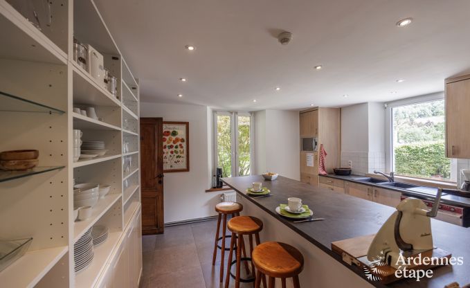 Charmante, ruime en hondvriendelijke cottage in Redu voor 17 personen