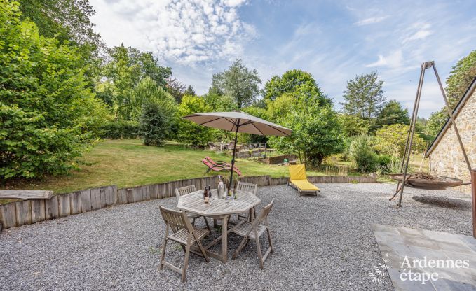 Charmante, ruime en hondvriendelijke cottage in Redu voor 17 personen