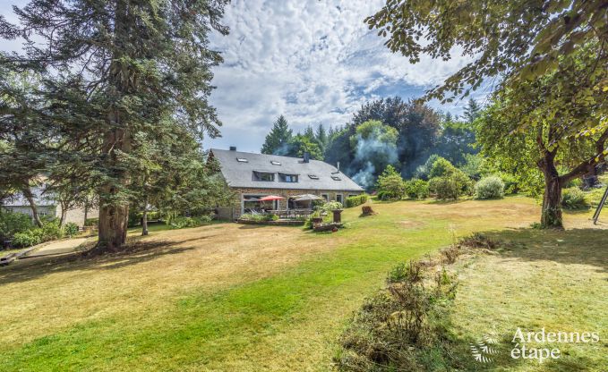 Charmante, ruime en hondvriendelijke cottage in Redu voor 17 personen