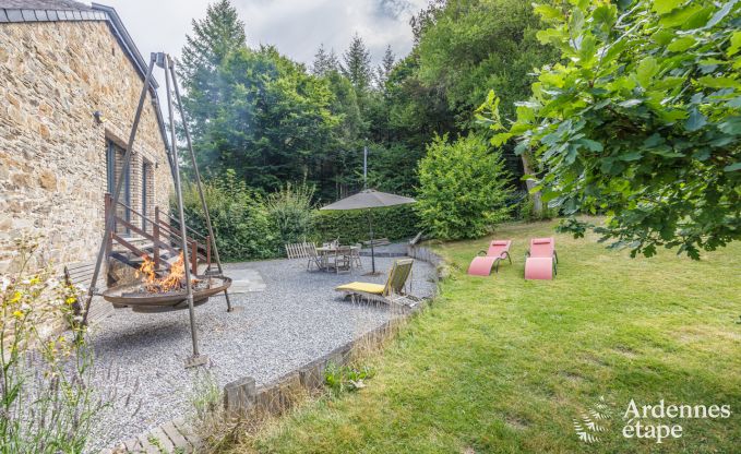 Charmante, ruime en hondvriendelijke cottage in Redu voor 17 personen