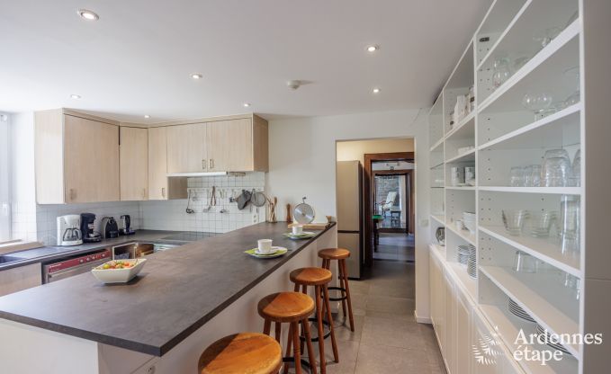 Charmante, ruime en hondvriendelijke cottage in Redu voor 17 personen