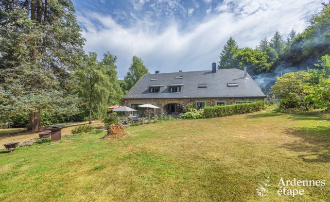 Charmante, ruime en hondvriendelijke cottage in Redu voor 17 personen