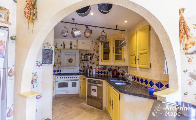 Luxe villa in Redu, Ardennen, 9 personen, buitenzwembad, sauna, stoombad, binnen- en buitenjacuzzi, privtuin, volledige uitrusting