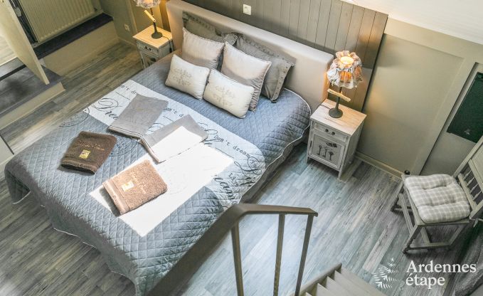 Luxe villa in Redu, Ardennen, 9 personen, buitenzwembad, sauna, stoombad, binnen- en buitenjacuzzi, privtuin, volledige uitrusting