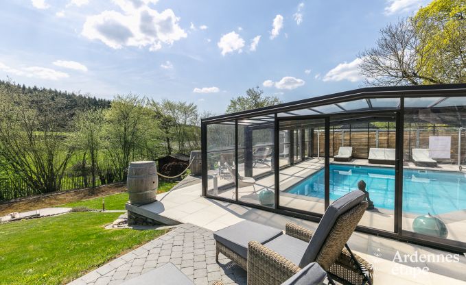 Luxe villa in Redu, Ardennen, 9 personen, buitenzwembad, sauna, stoombad, binnen- en buitenjacuzzi, privtuin, volledige uitrusting