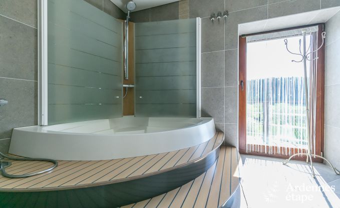 Luxe villa in Redu, Ardennen, 9 personen, buitenzwembad, sauna, stoombad, binnen- en buitenjacuzzi, privtuin, volledige uitrusting