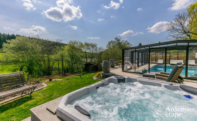 Luxe villa in Redu, Ardennen, 9 personen, buitenzwembad, sauna, stoombad, binnen- en buitenjacuzzi, privtuin, volledige uitrusting